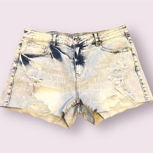 2/$30 bundle | Distressed Fray Hem Denim Shorts